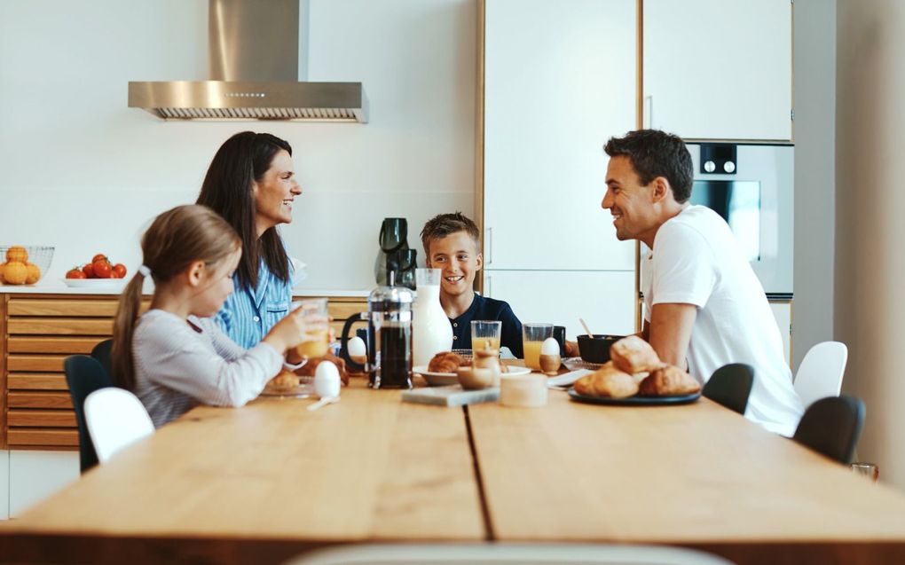 Gezinnen die van één inkomen moeten rondkomen, hebben het zwaar in deze tijd, erkent CU-Kamerlid Pieter Grinwis. beeld iStock