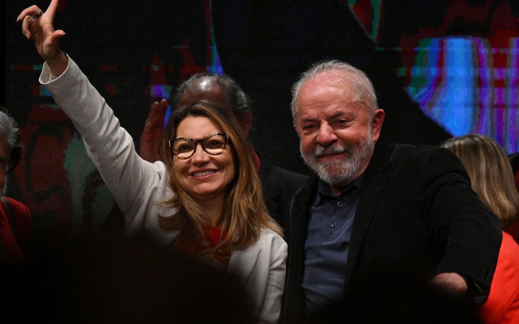 Lula en zijn vrouw na het bekendworden van de uitslag. beeld AFP, NELSON ALMEIDA