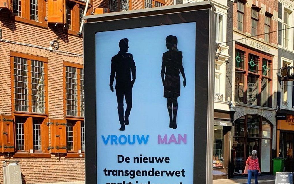 Een billboard van Gendertwijfel in Den Haag. beeld RD