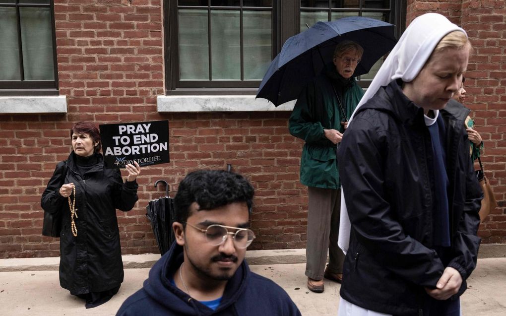 Pro lifedemonstanten voor een abortuskliniek in Manhattan, New York. beeld AFP, Yuki Iwamura