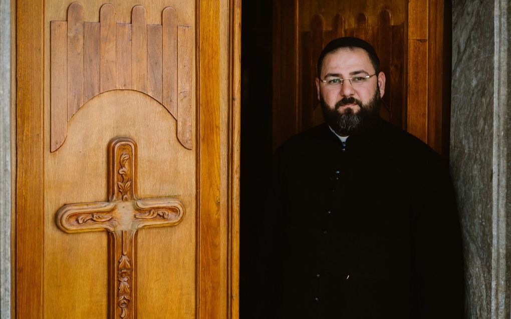 Vader Poulos, Assyrisch Orthodoxe priester, moest vluchten voor terreurgroep Islamitische Staat. beeld Open Doors