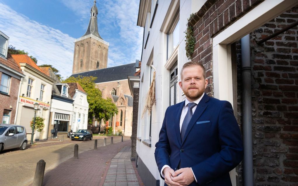 Prop. Jan Admiraal, met op de achtergrond de Grote Kerk van Hasselt. beeld RD, Anton Dommerholt