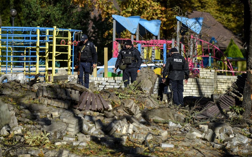 Het beschieten van een kinderspeelplaats heeft niets met het uitschakelen van militaire doelen te maken. beeld EPA. Oleg Petrasyuk