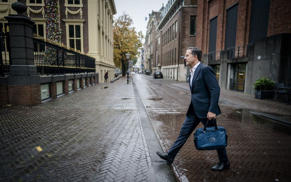 Rutte vrijdag op weg naar de ministerraad. beeld ANP, Bart Maat