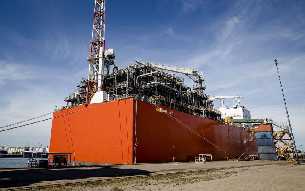 Drijvende lng-terminal in de haven van Rotterdam. beeld ANP, Sem van der Wal