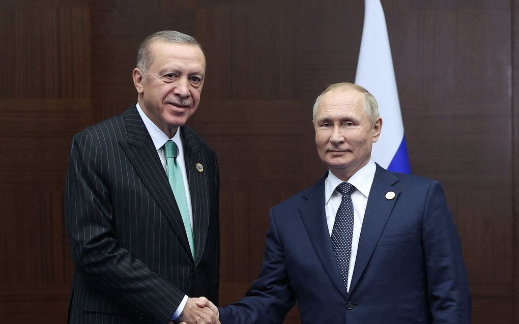 De Turkse president Recep Tayyip Erdogan heeft en zijn Russische ambtgenoot Vladimir Poetin op 13 oktober. beeld AFP