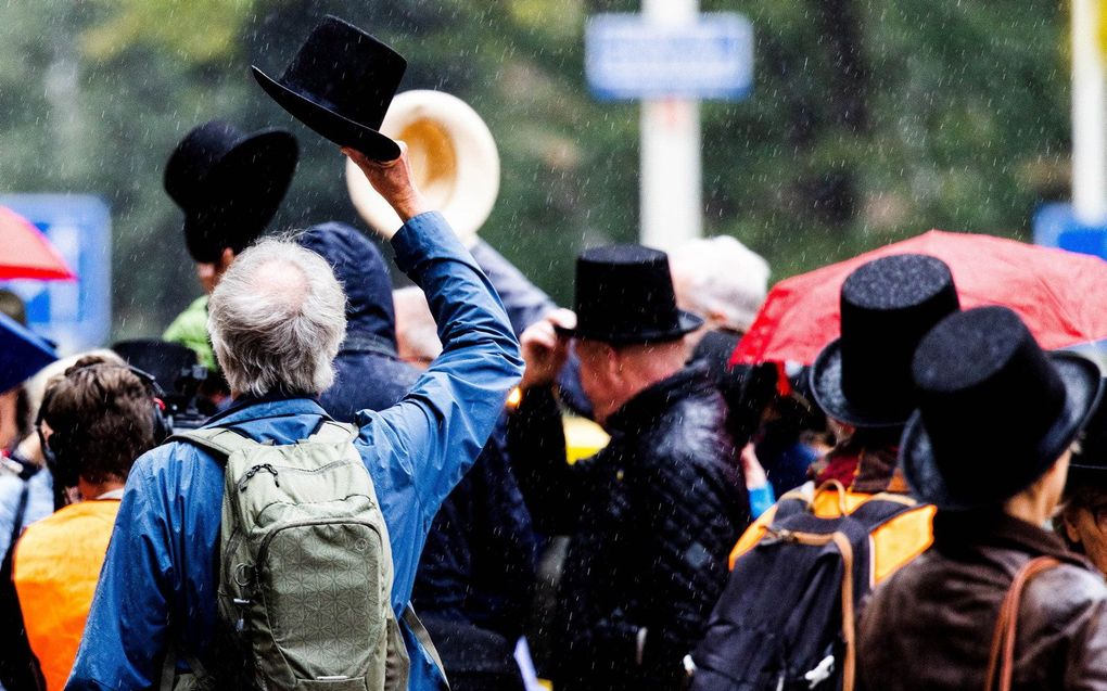 Leden van de Coöperatie Laatste Wil tijdens een recente betoging bij het Paileis van Justitie in Den Haag voor het legaliseren van hulp bij zelfdoding. beeld ANP, Jeffrey Groeneweg