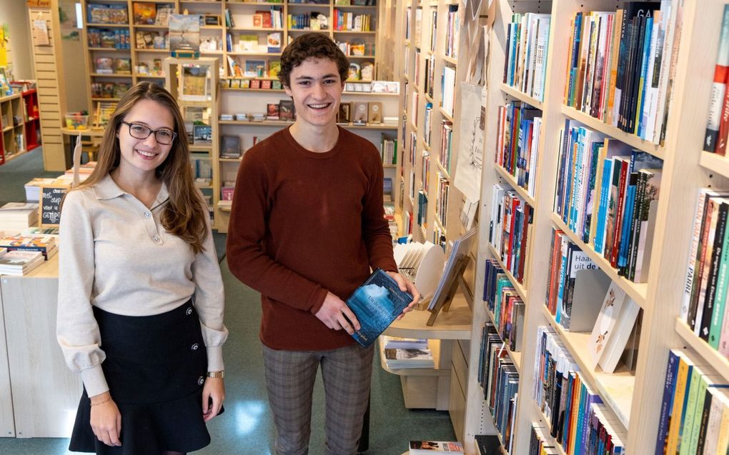 Karel-Jan en Louise in boekhandel CLC. Het stel geeft sinds september leiding aan winkel. beeld Anton Dommerholt