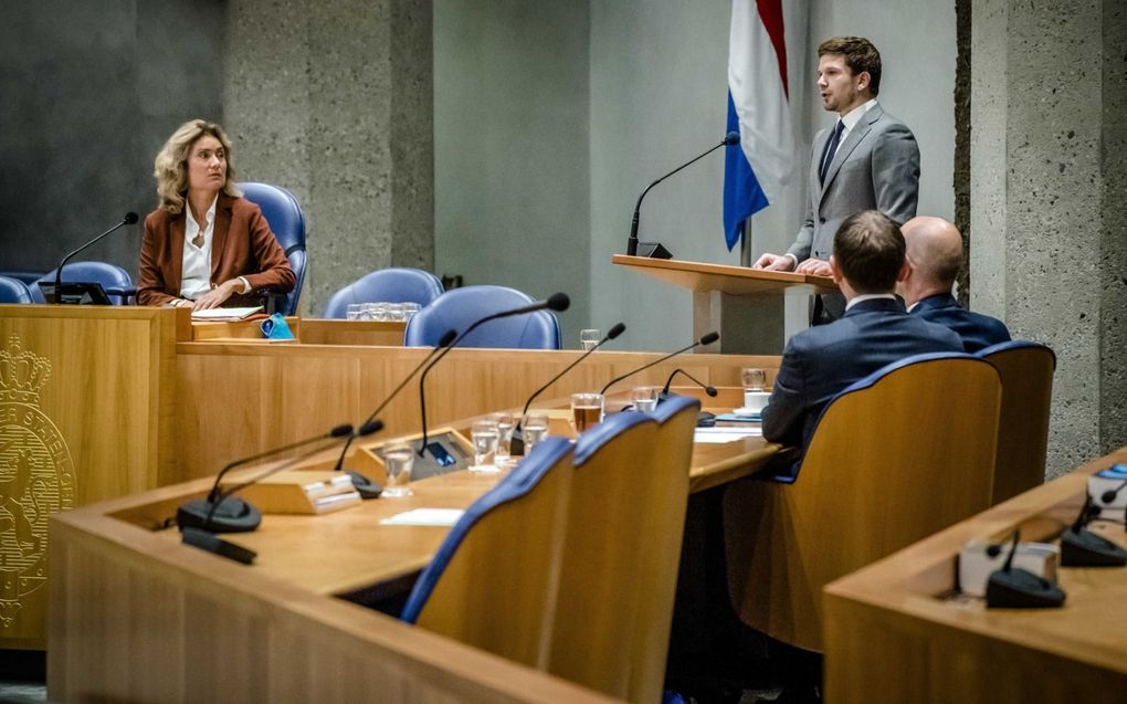 FVD-Kamerlid Van Meijeren aan het woord tijdens het debat, afgelopen september, over een wijziging van het Reglement van Orde waardoor het bedreigen van een persoon als ongeoorloofd gedrag wordt aangemerkt. Aanleiding waren de uitlatingen van FVD-leider Baudet over minister Kaag van Financiën. Van Meijeren is nu zelf in opspraak vanwege het wegzetten van journalisten als rioolratten. beeld ANP, Bart Maat