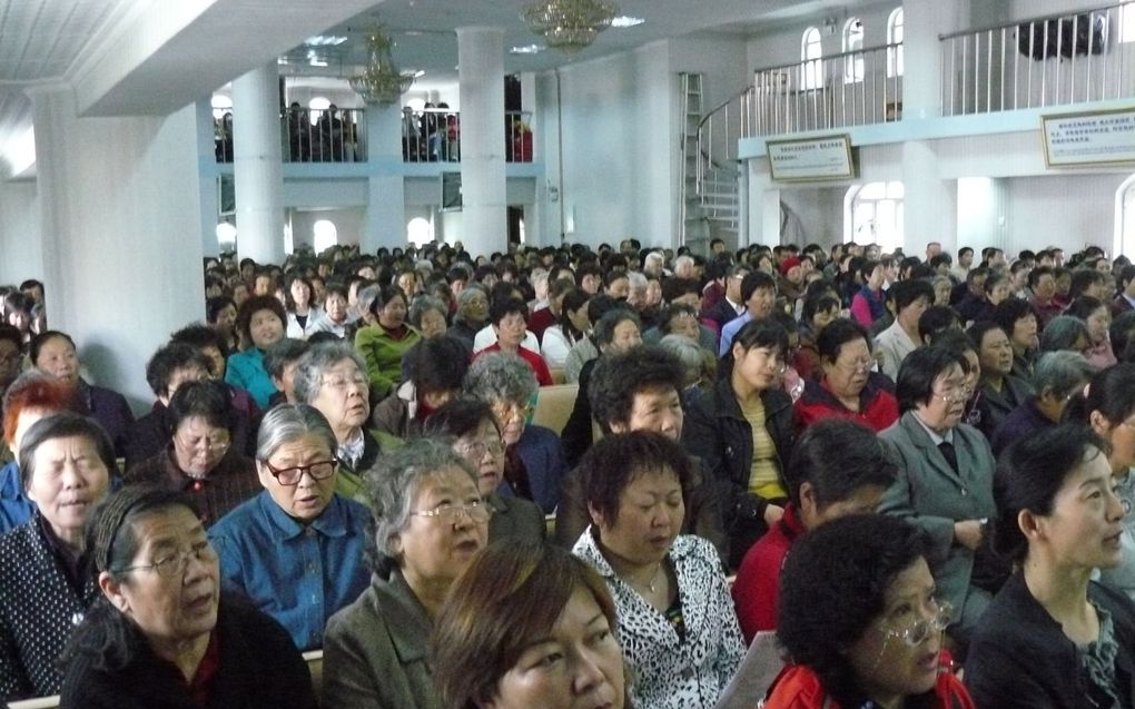 Een dienst van de Drie-Zelf Kerk. Kerkleider Xu pleit voor gestandaardiseerde preken, die in alle kerken moeten worden gehouden. beeld RD