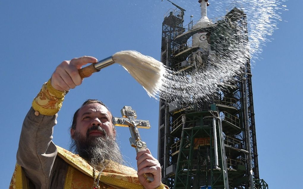 Wijwater over Russisch ruimteschip.  beeld AFP, Vyacheslav Oseledko