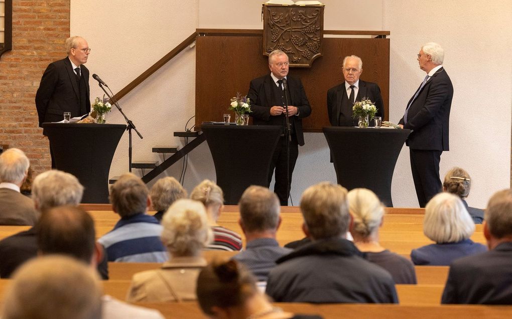 V.l.n.r.: ds. D. de Wit, ds. A. Schot, ds. C. J. Meeuse en J. J. de Jong. beeld Erik Kottier