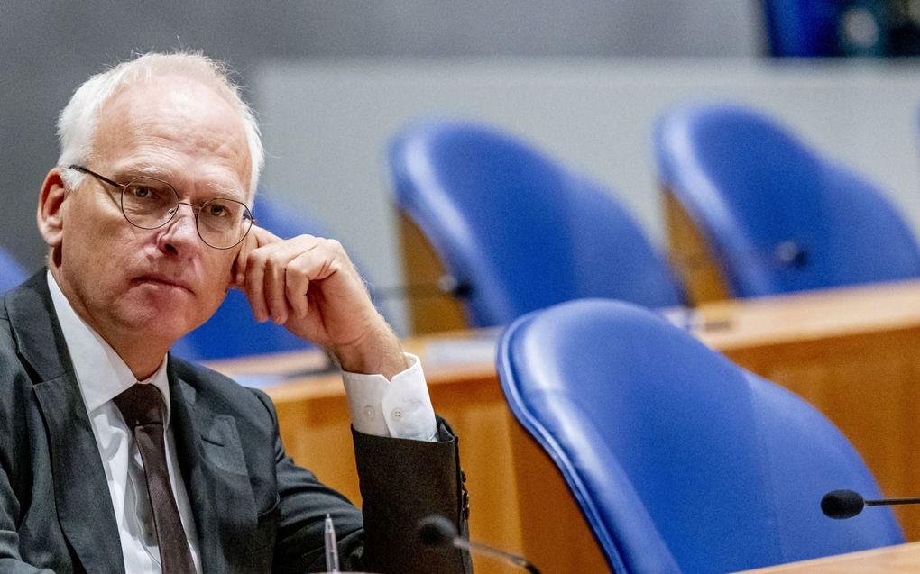 Minister Adema (LNV) kan zich voorstellen dat boeren, tuinders en vissers vanwege de grote onzekerheid in hun sector vandaag met gemengde gevoelens in de kerk zitten. beeld ANP, Robin Utrecht