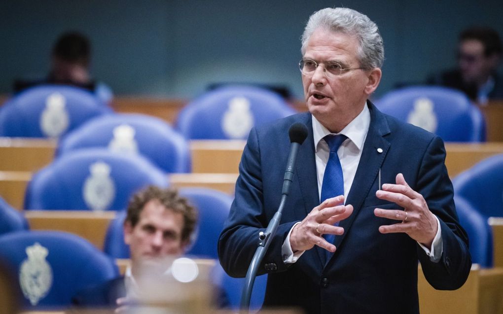 „Onze christen-politici in de Eerste en Tweede Kamer brengen op een waardige maar wel indringende wijze de zorgen van boeren en vissers onder de aandacht van het parlement.” Foto: Kamerlid Bisschop (SGP) tijdens een debat over het stikstofbeleid. beeld ANP, Bart Maat