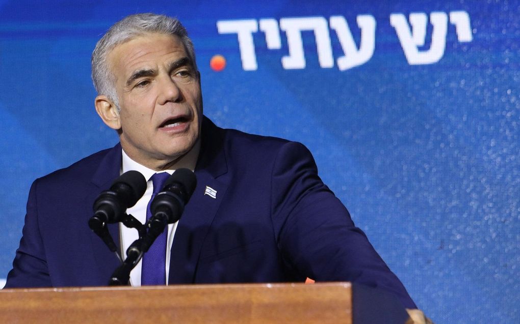 De Israëlische premier Yair Lapid feliciteerde zijn rivaal Benjamin Netanyahu donderdag met diens verkiezingsoverwinning. beeld AFP, Gil Cohen-Magen