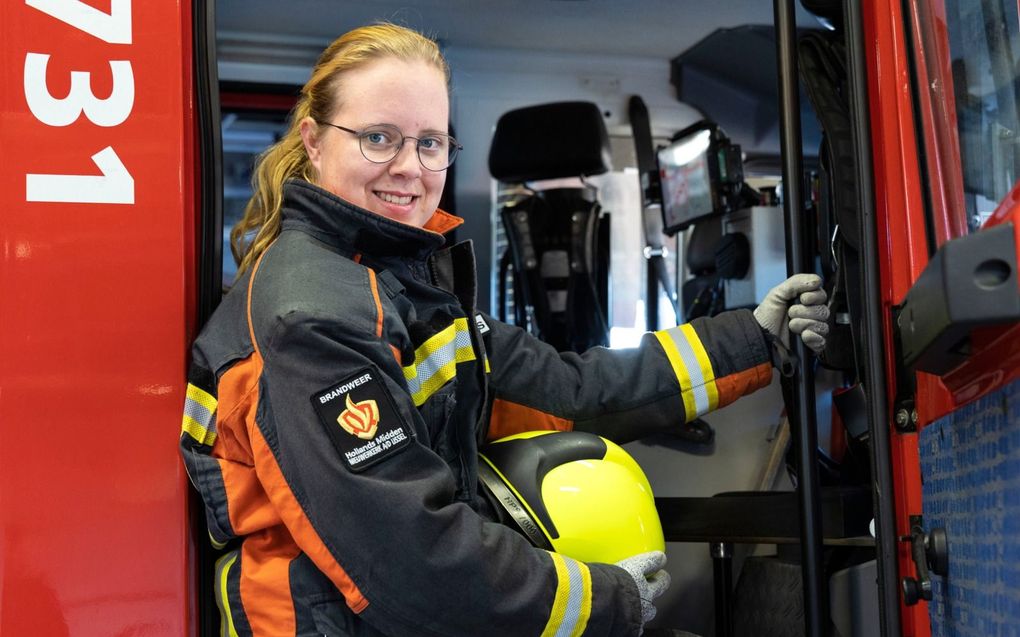 Sophie Prins (20) uit Nieuwekerk aan den IJssel helpt graag mensen uit de brand. beeld Anton Dommerholt