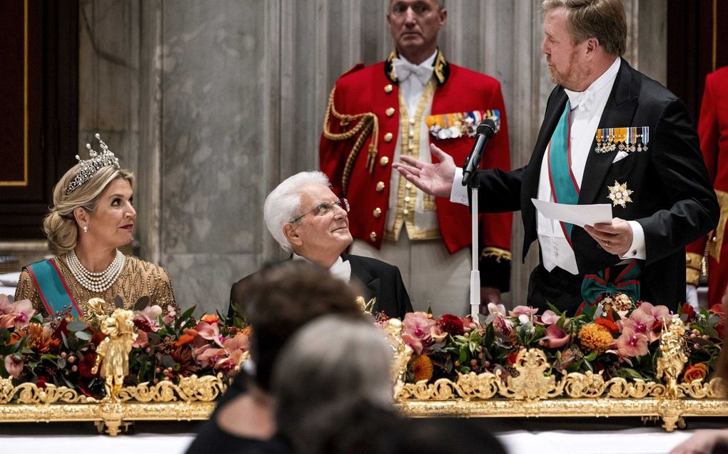 Het koningspaar en Sergio Matarella, de president van Italië. beeld ANP, Remko de Waal