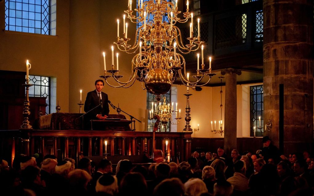 Hoekstra tijdens de Kristallnachtherdenking. beeld ANP, Robin van Lonkhuijsen