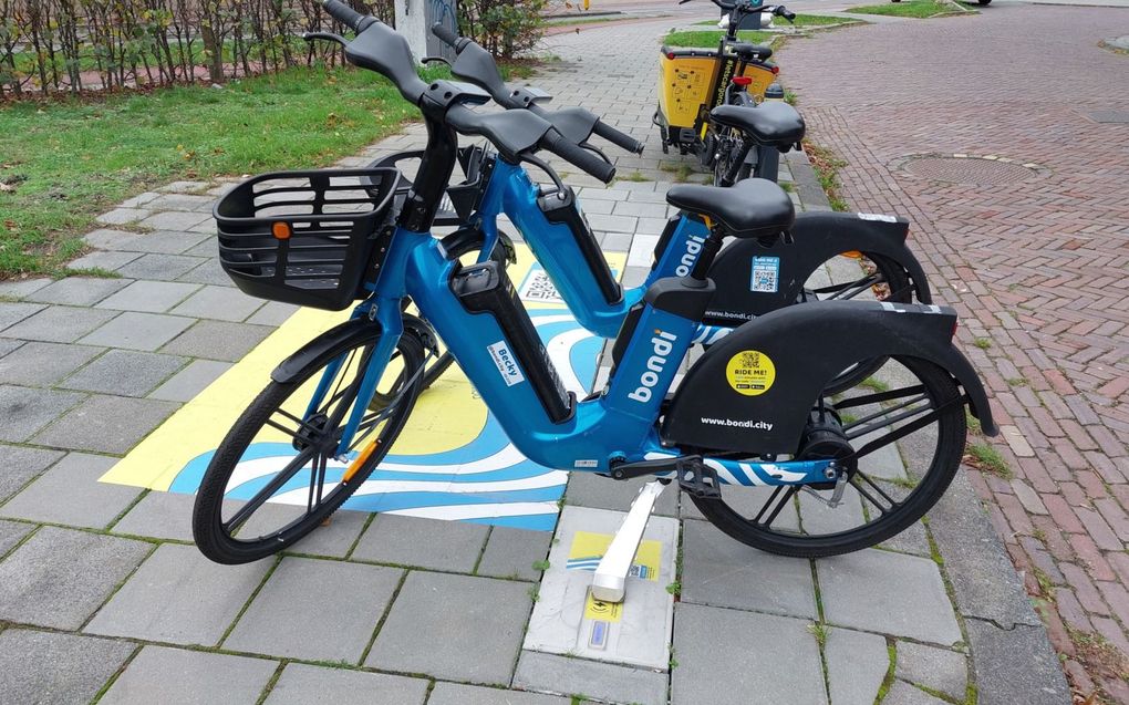 De laadtegel een deelfietsen in Arnhem. beeld Bastiaan van Soest