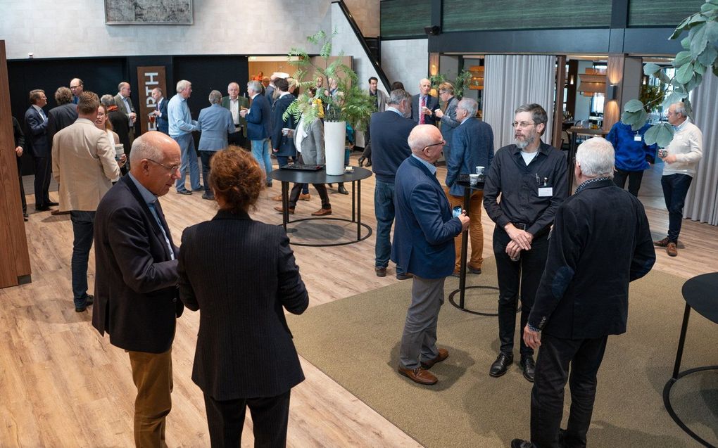 Pauze tijdens de synode van de Protestantse Kerk in Nederland. beeld Niek Stam