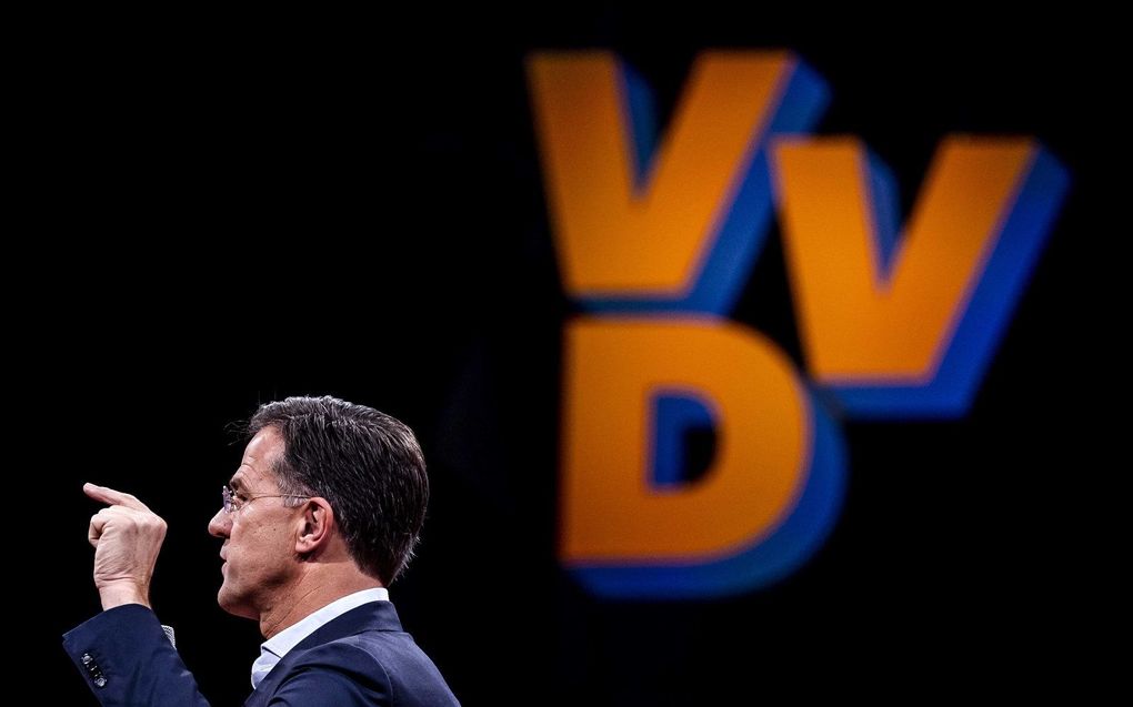 Rutte op het VVD-congres. beeld ANP, Remko de Waal