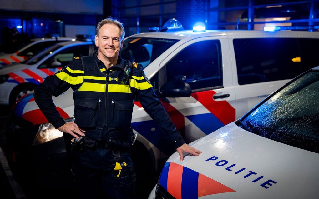 Johan van Dijk is vrijwilliger bij politie Rotterdam. beeld Cees van der Wal