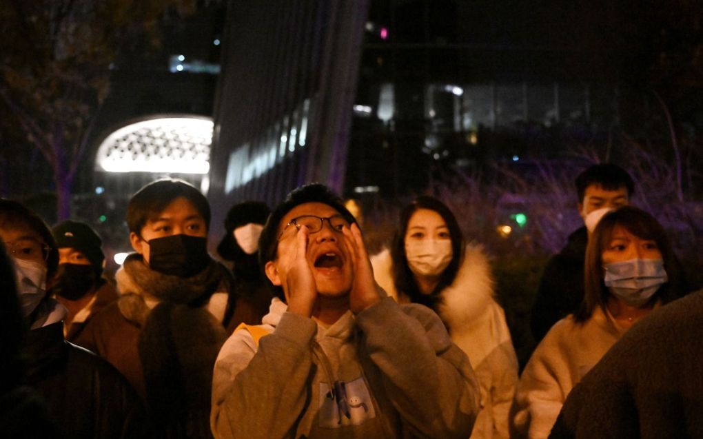 Betogers in Peking uiten hun onvrede over het beleid. beeld AFP, Noel Celis