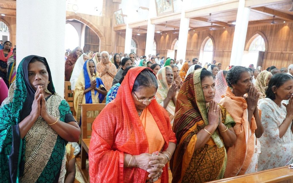 Een kerkdienst in India. beeld Saskia Konniger