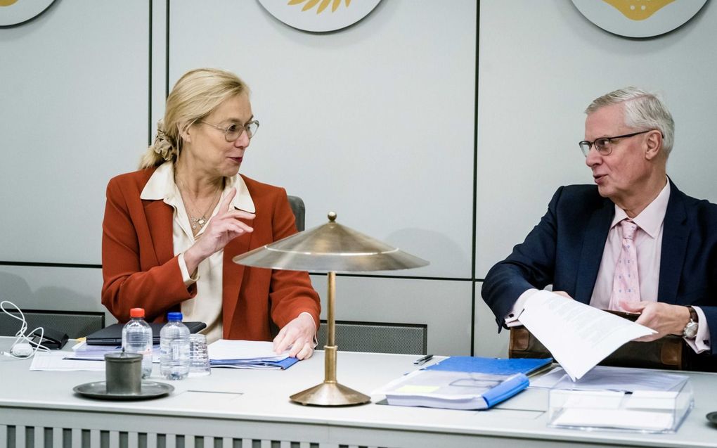 Staatssecretaris Van Rij (r.) wilde niet afwijken van het coalitieakkoord. Links minister Sigrid Kaag (Financiën). beeld ANP, Bart Maat