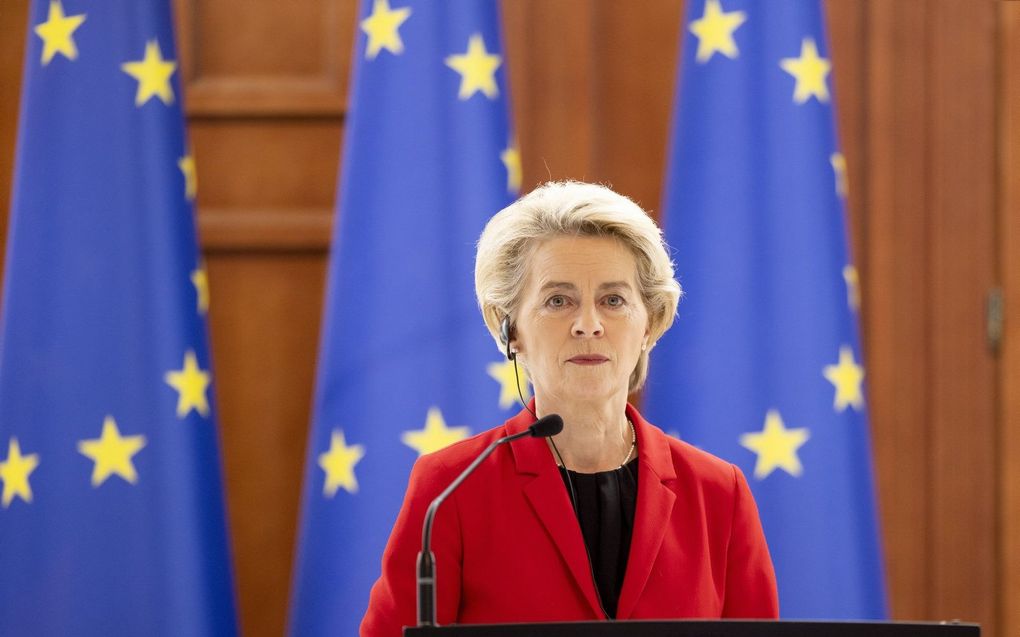 De voorzitter van de Europese Commissie, Ursula von der Leyen, ziet mogelijkheden om Rusland voor de kosten van de verowestingen in Oekraïne te laten opdraaien. beeld EPA, Dumitru Doru