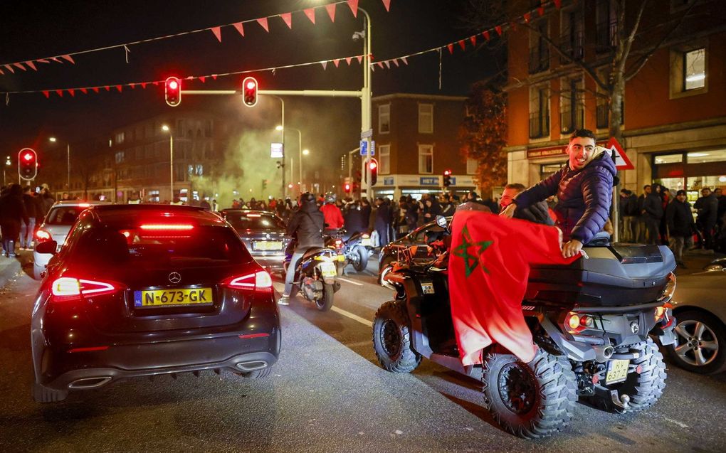 Voetbalsupporters in Den Haag. beeld ANP, Robin van Lonkhuijsen