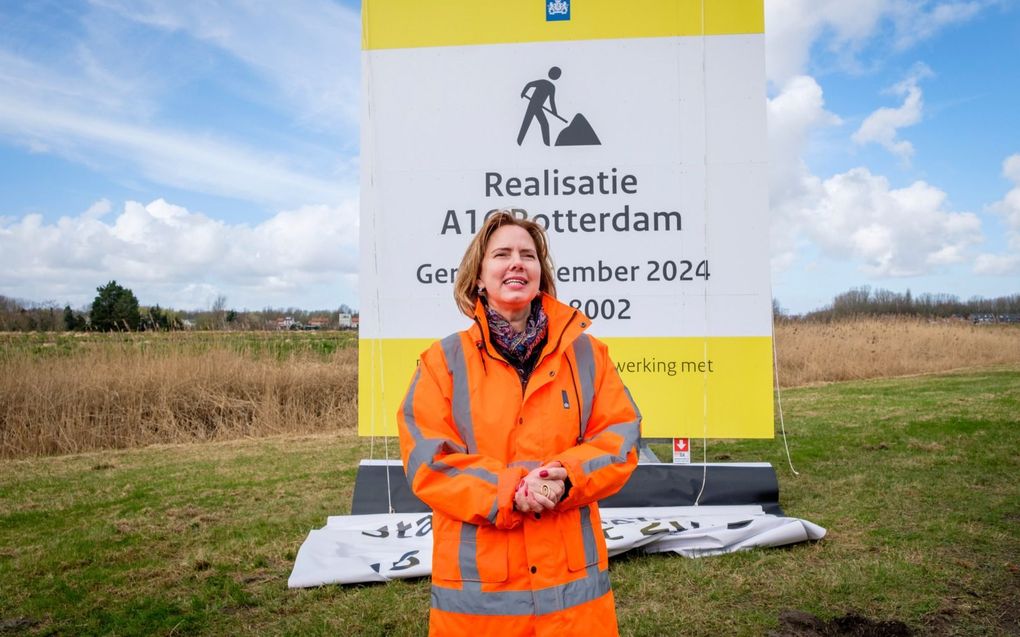 Startsein in 2019 voor de aanleg van de A16 Rotterdam, door toenmalig minister Van Nieuwenhuizen (Infrastructuur). beeld Roel Dijkstra