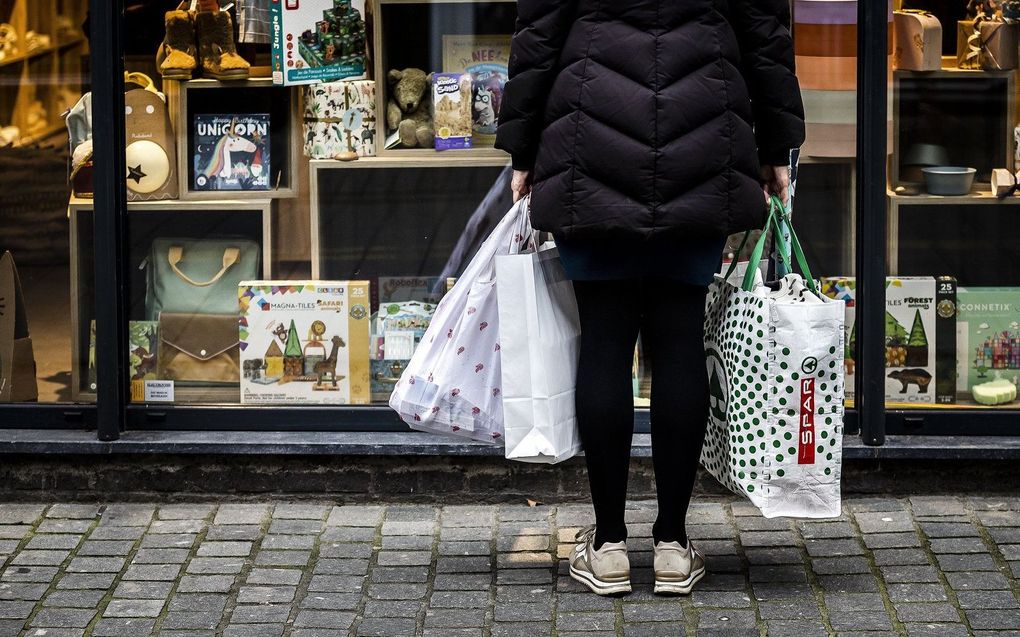 Winkelend publiek in het centrum van Breda tijdens het laatste weekend voor Sinterklaas. ANP REMKO DE WAAL