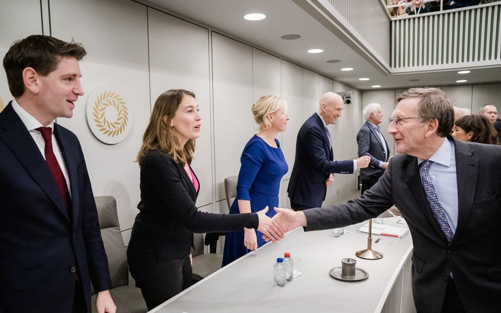 Jeroen van Wijngaarden (VVD), Jan Paternotte (D66), Corinne Ellemeet (Groenlinks), Attje Kuiken (PvdA) en Ernst Kuipers, minister van Volksgezondheid, Welzijn en Sport in de Eerste Kamer. beeld ANP, BART MAAT