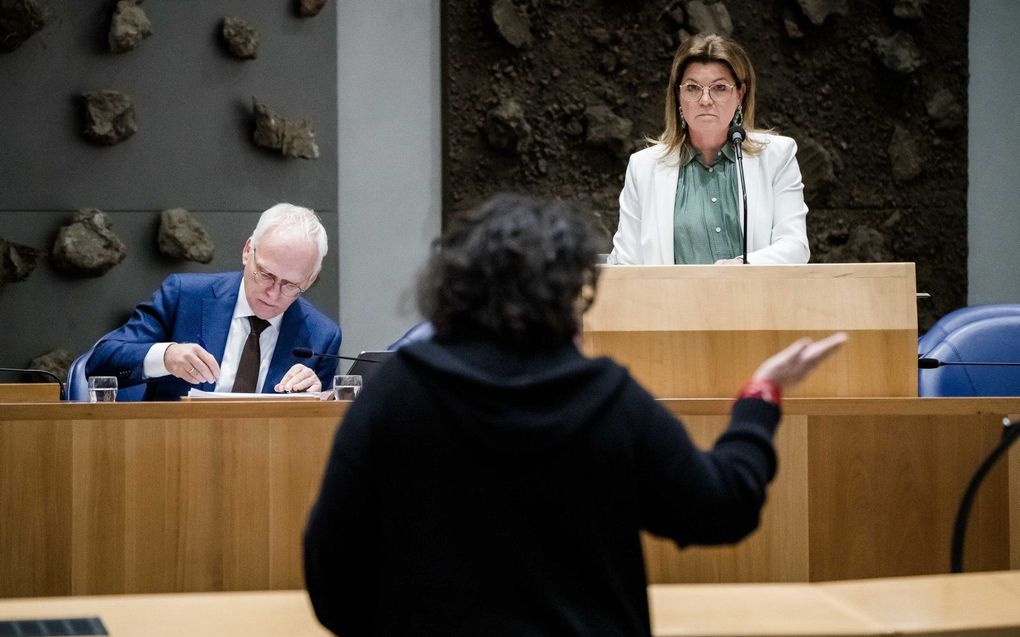 Christianne van der Wal-Zeggelink, minister voor Natuur en Stikstof, Caroline van der Plas (BBB) en Piet Adema, minister van Landbouw, Natuur en Voedselkwaliteit, tijdens een voortzetting van het debat in de Tweede Kamer over de begroting van Landbouw, Natuur en Voedselkwaliteit. beeld ANP BART MAAT