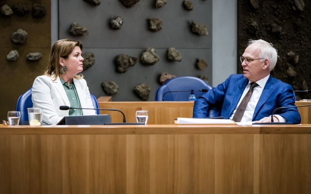 Voor minister Christianne van der Wal (l., Natuur en Stikstof) en minister Adema (Landbouw, Natuur en Voedselkwaliteit) was het de eerste begrotingsbehandeling als bewindspersoon. beeld ANP, Bart Maat