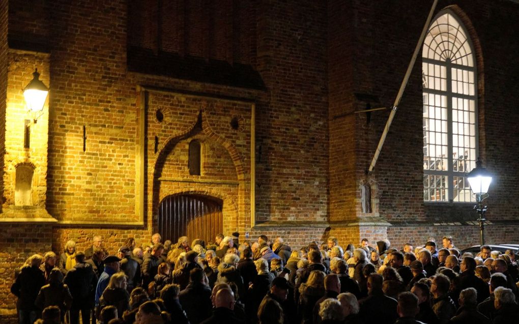 „De Goddelijke openbaring van eeuwig heil maakt je blij als een kind, zodat je van harte zingt over de grote heilsdaden van God.” Foto: kerstzang in Leeuwarden. beeld Sjaak Verboom