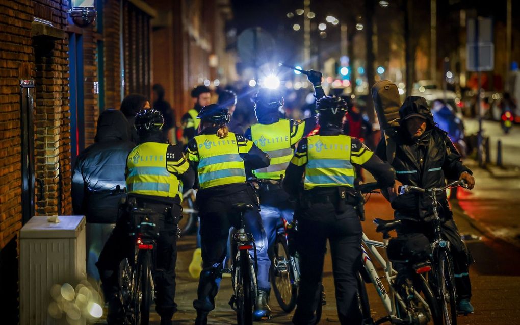 Haagse politie in actie. beeld ANP, Robin van Lonkhuijsen