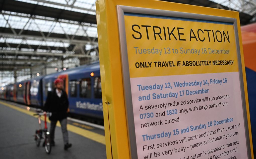 Members of the RMT rail workers' union are beginning fresh wave of strike action causing major disruption to the UK's rail network. Over forty thousand rail workers are walking out on strike in the first of a series of rail strikes during the festive period over an on-going dispute over pay and working conditions.  EPA/ANDY RAIN