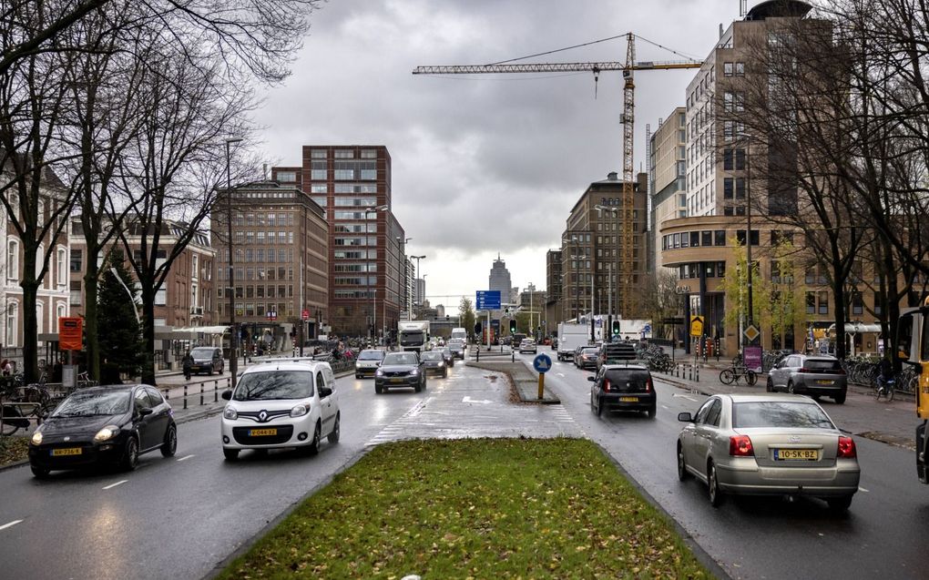 „Wij mensen zijn vrijwel dag en nacht omsloten door kunstmatige omhullingen, zoals gebouwen en voertuigen.” beeld ANP, Ramon van Flymen