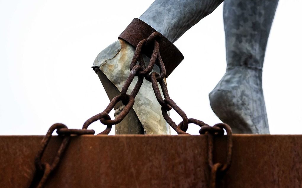 Detail van het Rotterdams Slavernijmonument. beeld ANP, Remko de Waal