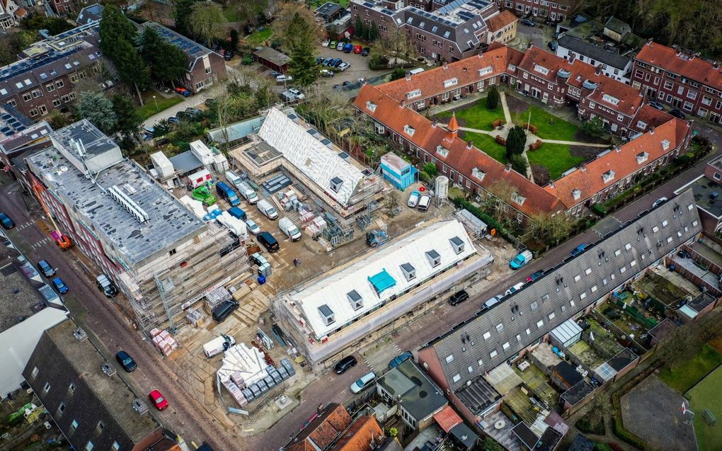 Dronefoto van nieuwbouw in het centrum van Dordrecht. Om de woningnood het hoofd te bieden, wil minister Hugo de Jonge (Volkshuisvesting) voor 2030 minimaal 900.000 woningen bijbouwen.  beeld ANP, Jeffrey Groeneweg