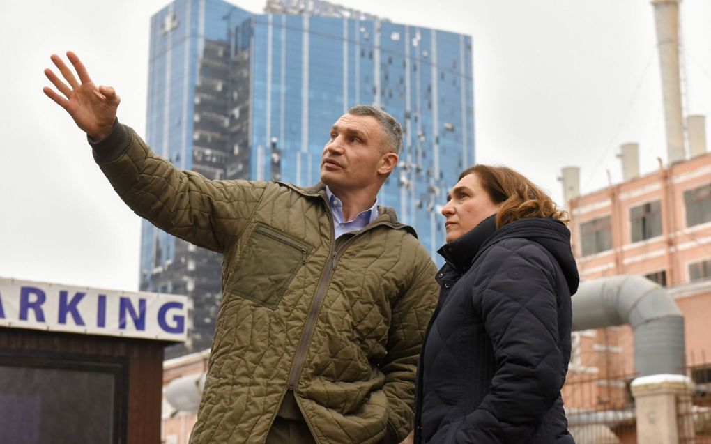 De burgemeester van Kiev, Vitali Klitsjko (l.). beeld EPA, Oleg Petrasiuk