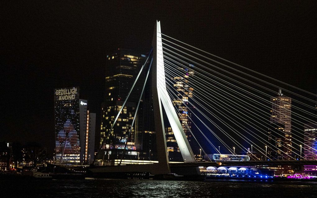 De Erasmusbrug op oudejaarsavond. beeld ANP, TOBIAS KLEUVER