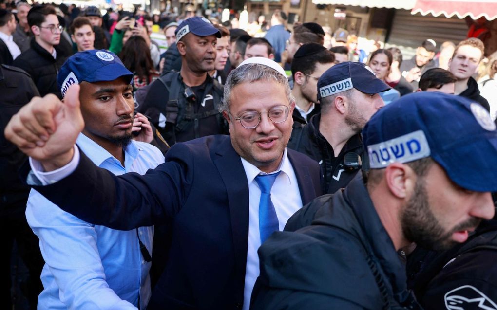 Minister Ben-Gvir bij een bezoek aan de Mahane Yehudamarkt in Jeruzalem, vorige week. beeld AFP, Menahem Kahana