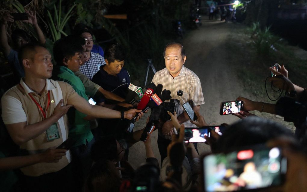 Doan Tan Buu, plaatsvervangend voorzitter van het provinciaal volkscomité van Dong Thap, spreekt de media toe nadat bekend is geworden dat de jongen is overleden. beeld AFP, Hai LONG