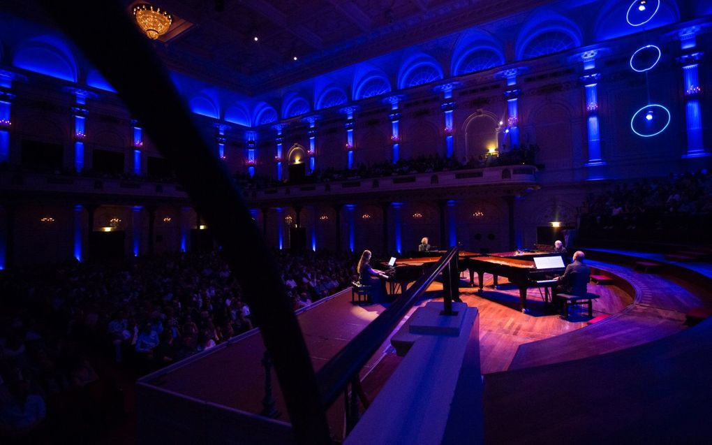 Een uitvoering van ”Canto Ostinato” op vier vleugels. beeld Ronald Knapp