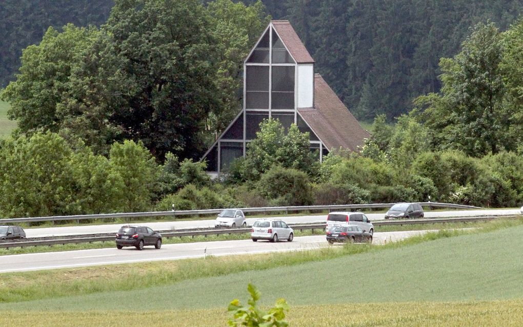 De snelwegkerk bij de Beierse plaats Adelsried langs de snelweg A8 tussen München en Stuttgart was in 1958 de eerste in zijn soort. beeld epd-bild, Annette Zoepf