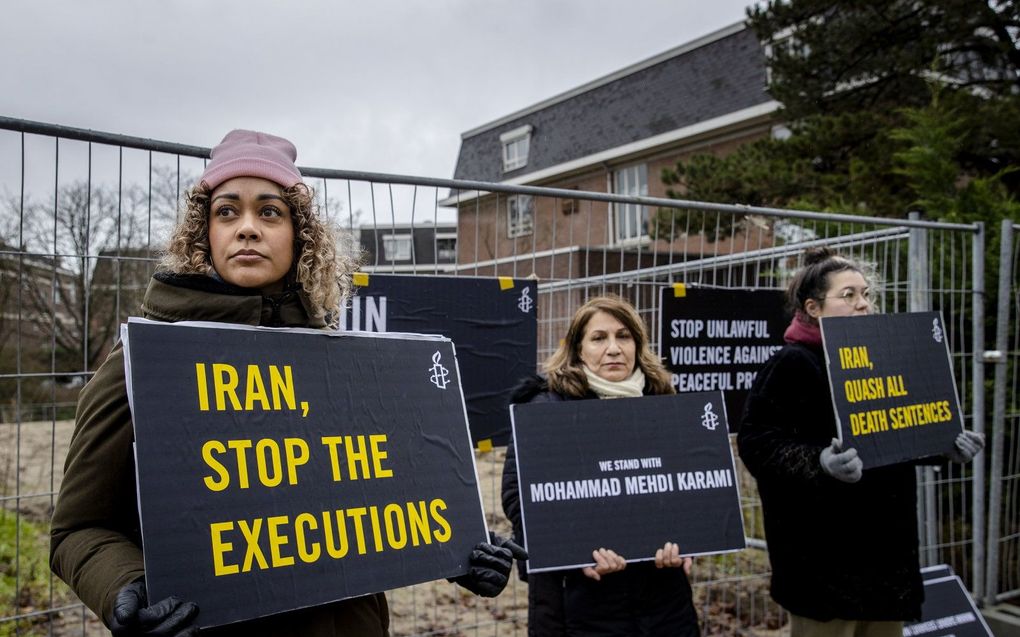 Protest voor de Iraanse ambassade in Den Haag, december 2022. beeld ANP, SEM VAN DER WAL