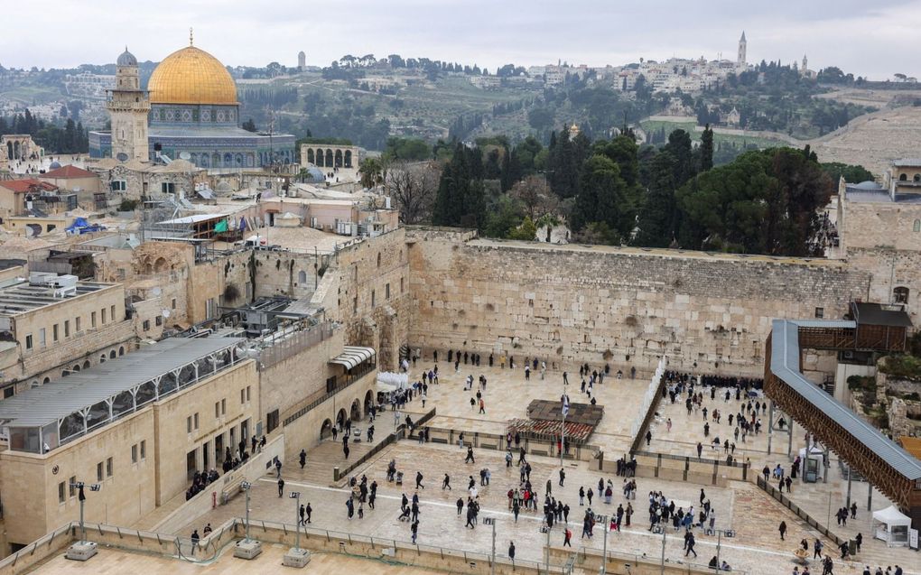 De Tempelberg in Jeruzalem, met de zogenoemde Klaagmuur. beeld EPA, Abir Sultan